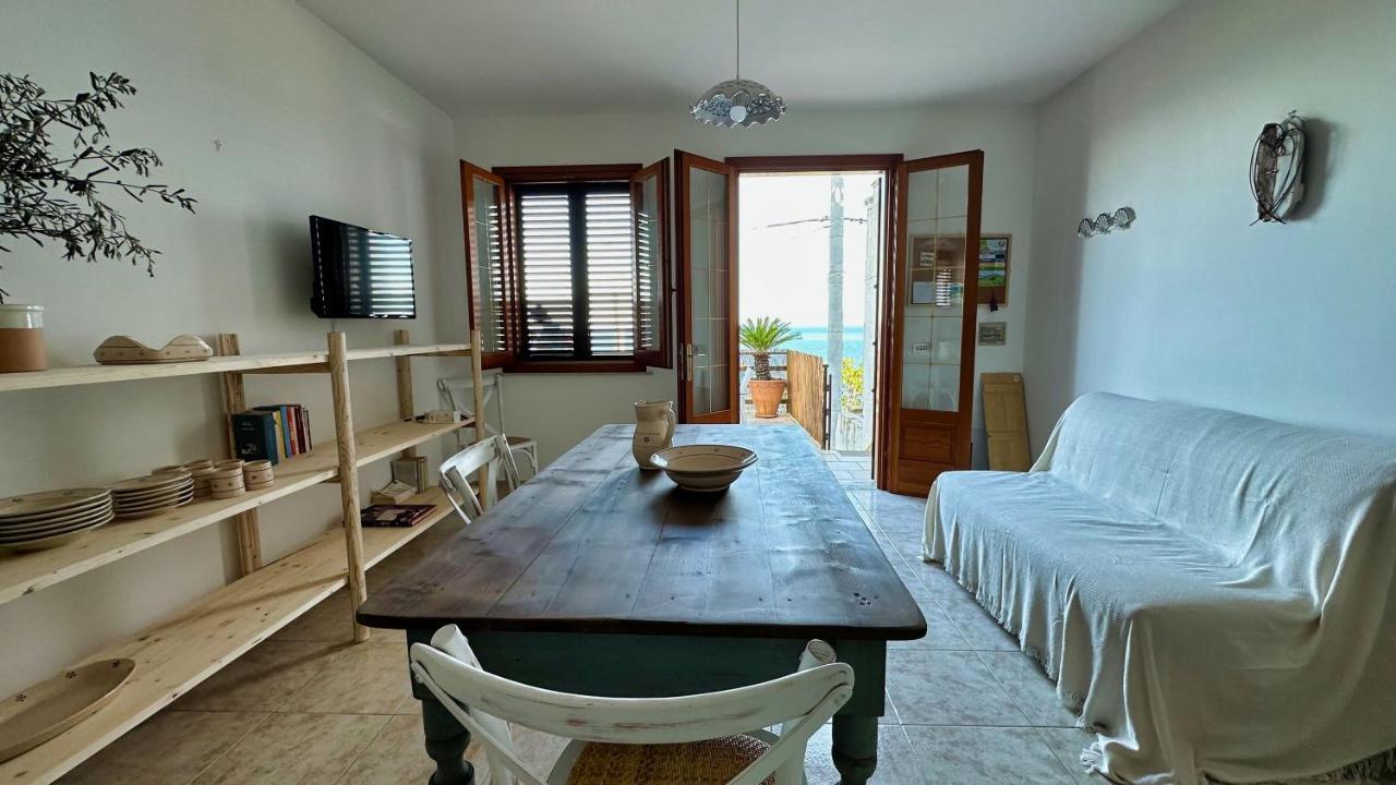 Marina Di Andrano - Alisso, Casa Vista Mare Con Parcheggio Privato E Wifi Villa Luaran gambar